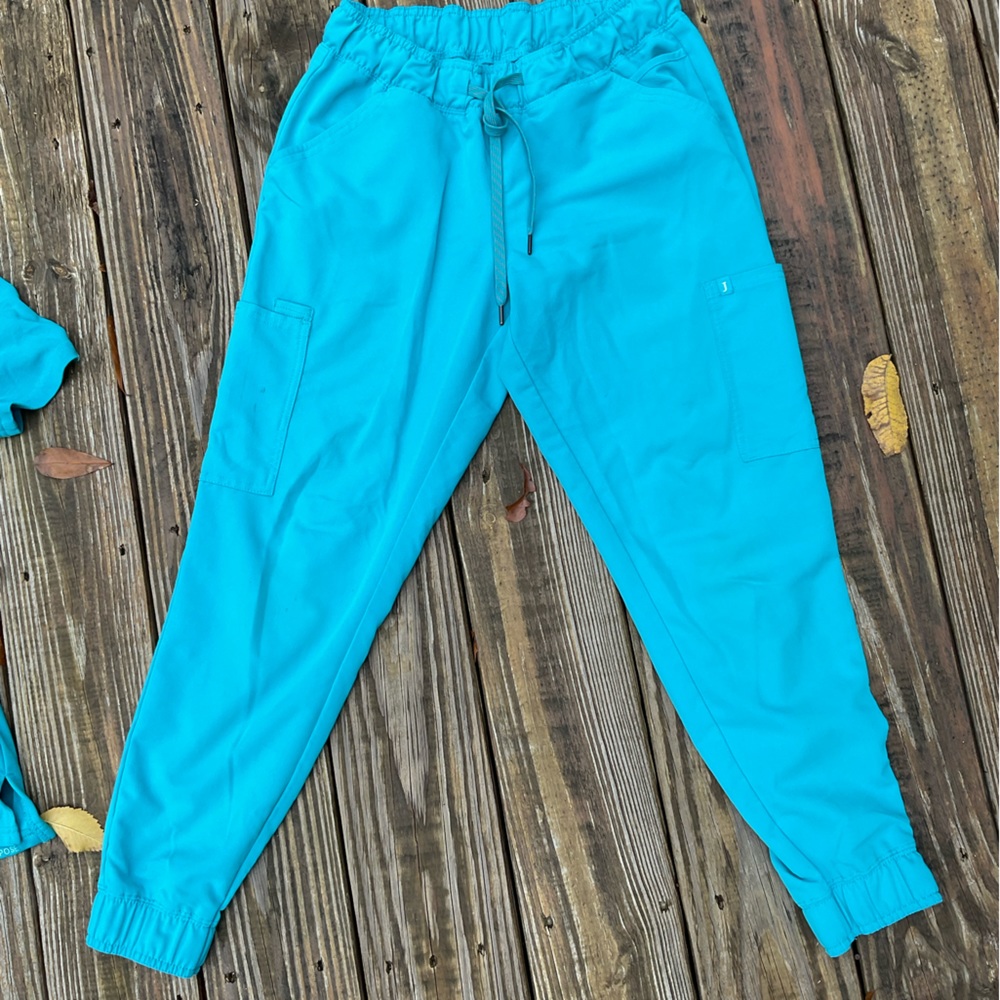 Jaanuu teal scrubs